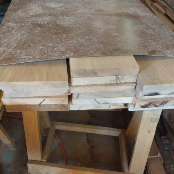 Escalones en madera dura